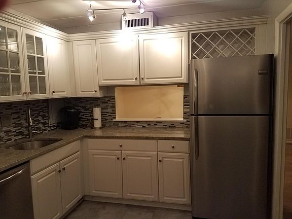 4th image of 112 Roberts Ln APT 201