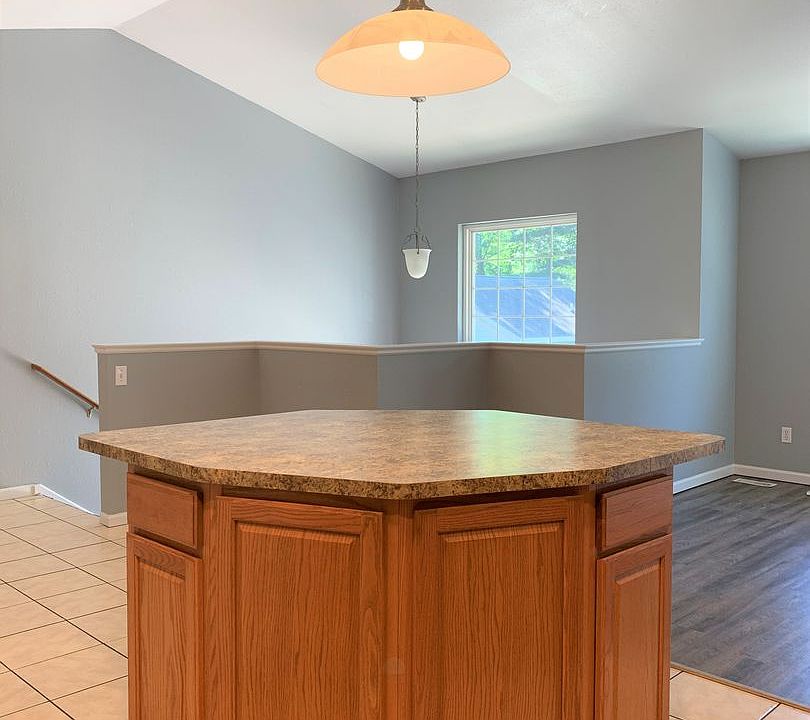 4 Bed/2 Bath Townhomes Near WMU Campus 415 S Kendall Ave Kalamazoo MI