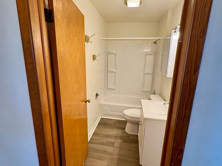 212 North Highland Avenue — Photo 10