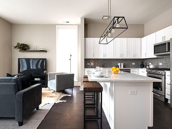 5th image of 2050 N Clark St #308
