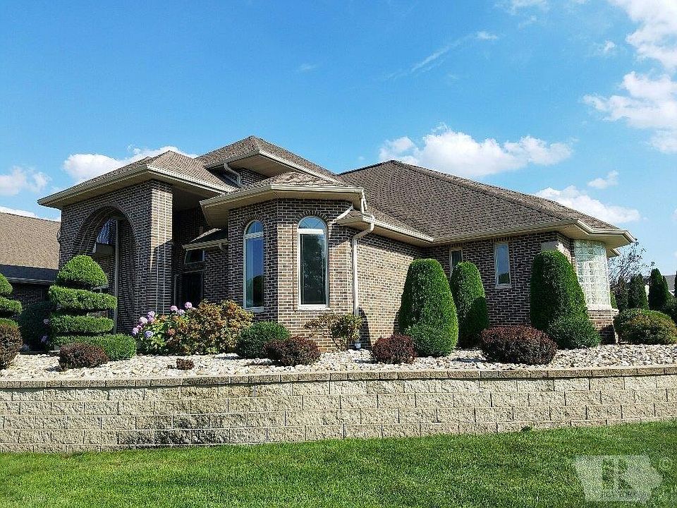 1st image of 810 Canterbury Dr