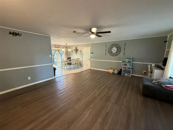 1141 Bowie St, Sulphur Springs, TX 75482