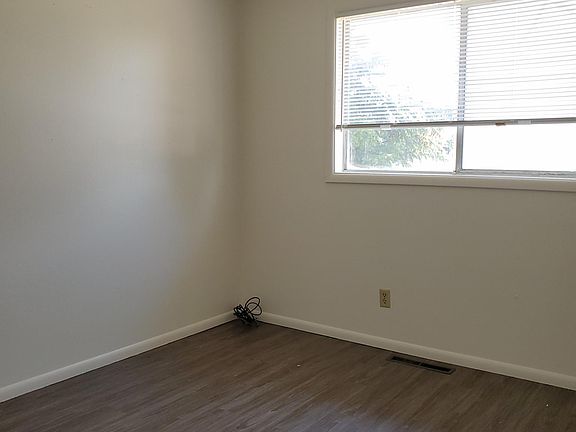 4th image of 1710 Brenthaven St