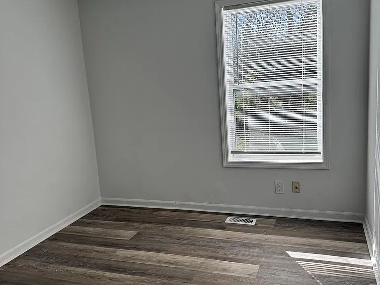 785 Hilltop Dr — Photo 6