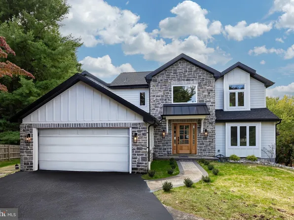 9 Flyway Dr, Newtown Square, PA 19073