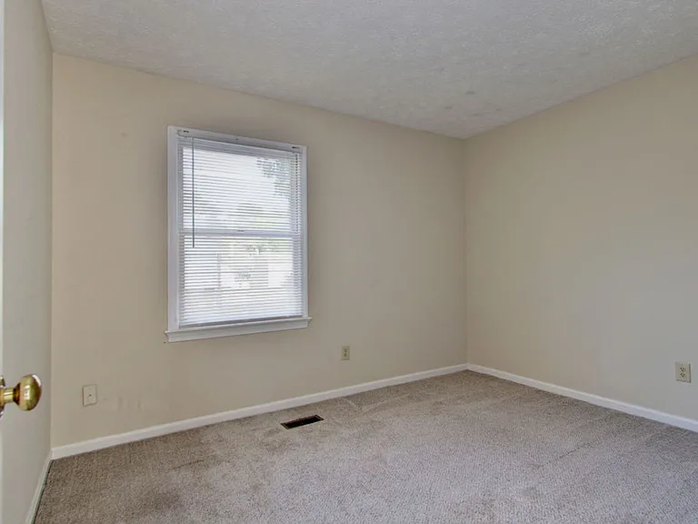16 Natalie Dr — Photo 25