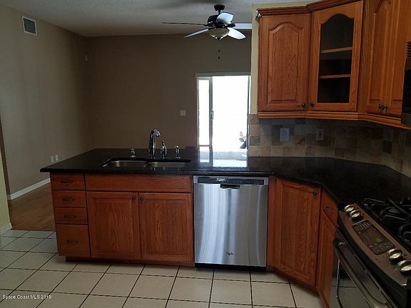 5th image of 1056 Pelican Ln
