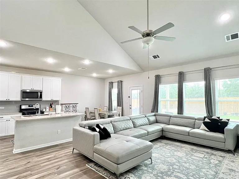 1600 Longhorn Ranch Dr — Photo 4