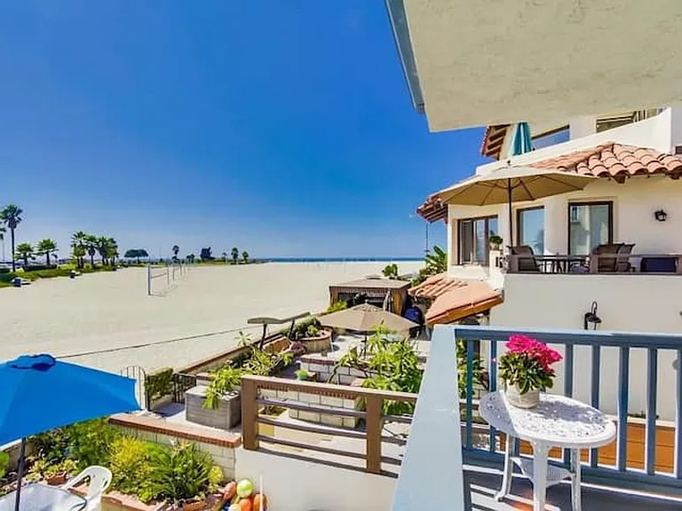2645 Ocean Front Walk — Photo 3