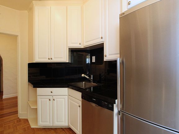 5th image of 2210 Jackson St #202