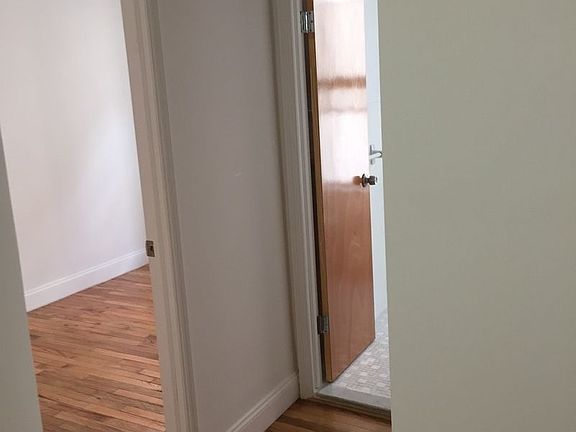 4th image of 144 W 19th St APT 4E