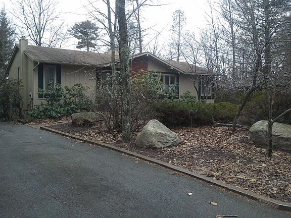 2nd image of 109 Lake Shore Dr E
