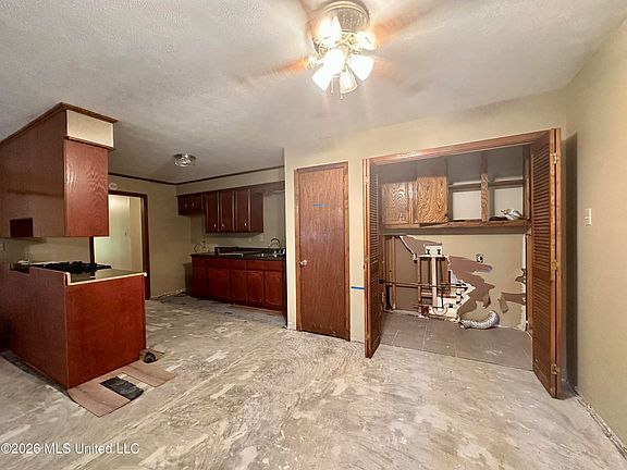 4th image of 108 Broadmoor Dr
