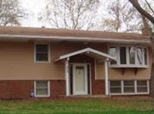 7 Sandralee Dr W, Saint Paul, MN 55119