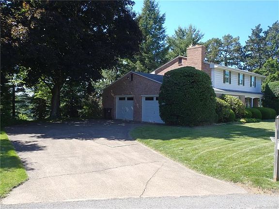 3rd image of 5002 Holly Ct