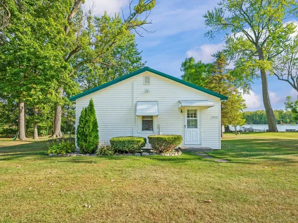 28195 Blackberry Ln, Sturgis, MI 49091