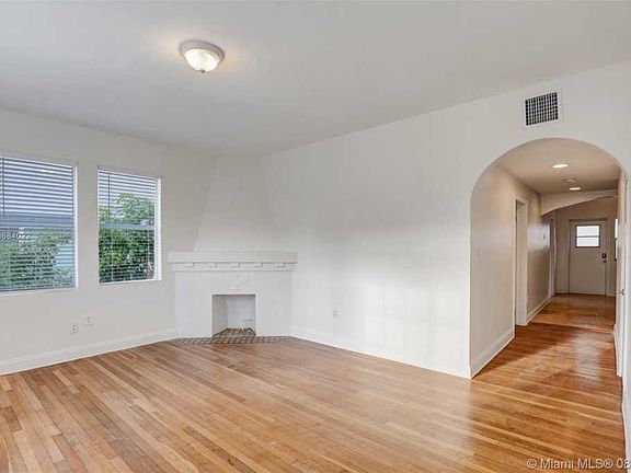 4th image of 1027 Euclid Ave APT 2