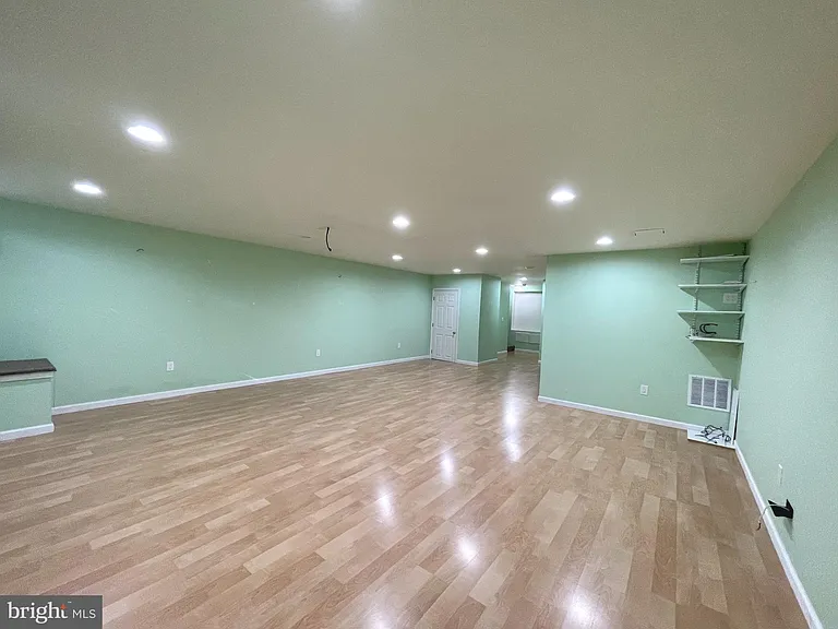 36 Hoover Ave — Photo 20