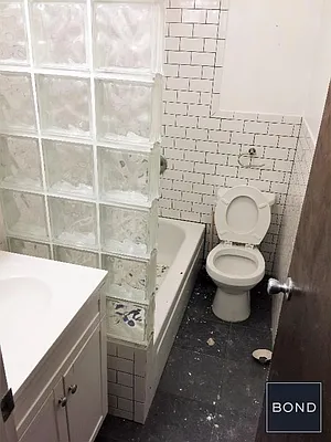 Rented by Bond New York | media 25