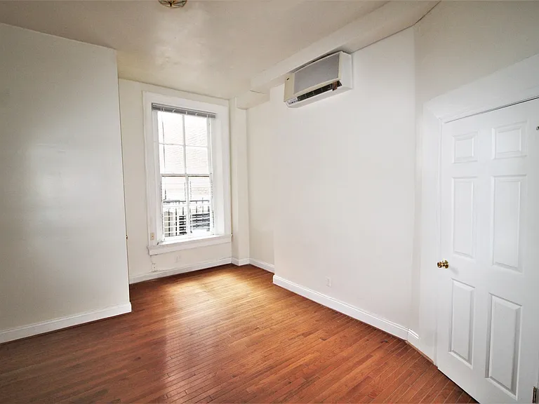 809 Park Ave — Photo 8