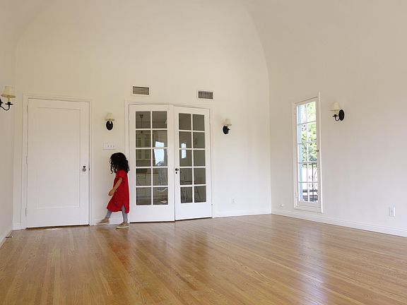 3rd image of 2076 1/2 Glencoe Way
