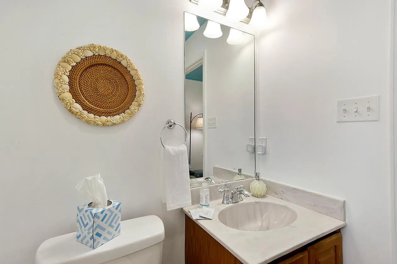 3 bed, 1052 sqft, $1,999 — Photo 1