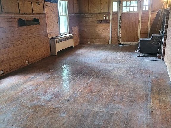 3rd image of 4617 Britannia Rd