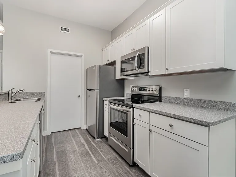 17 E High St — Photo 9
