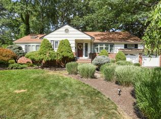 96 Twin Oaks Oval, Springfield, NJ 07081