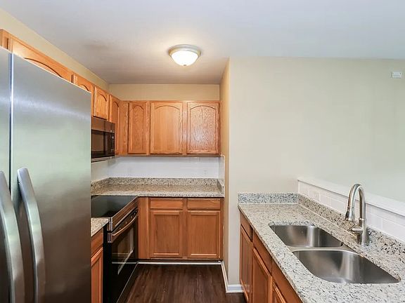 4th image of 615 N Mulberry St