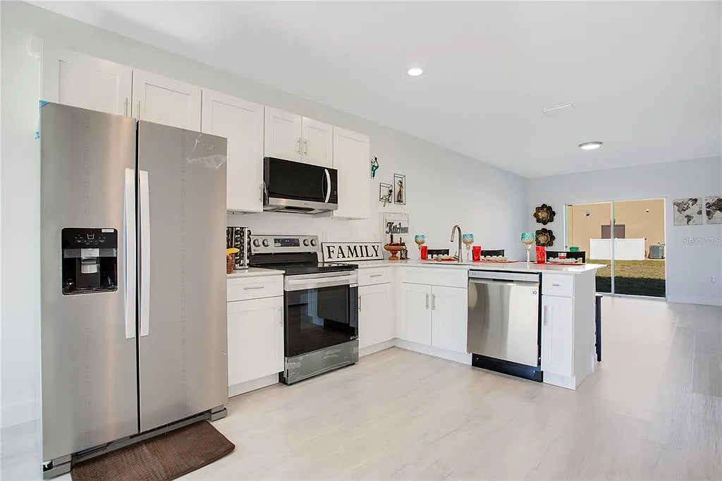 3 bed, 2.0 bath, 1162 sqft, $1,700 — Photo 4