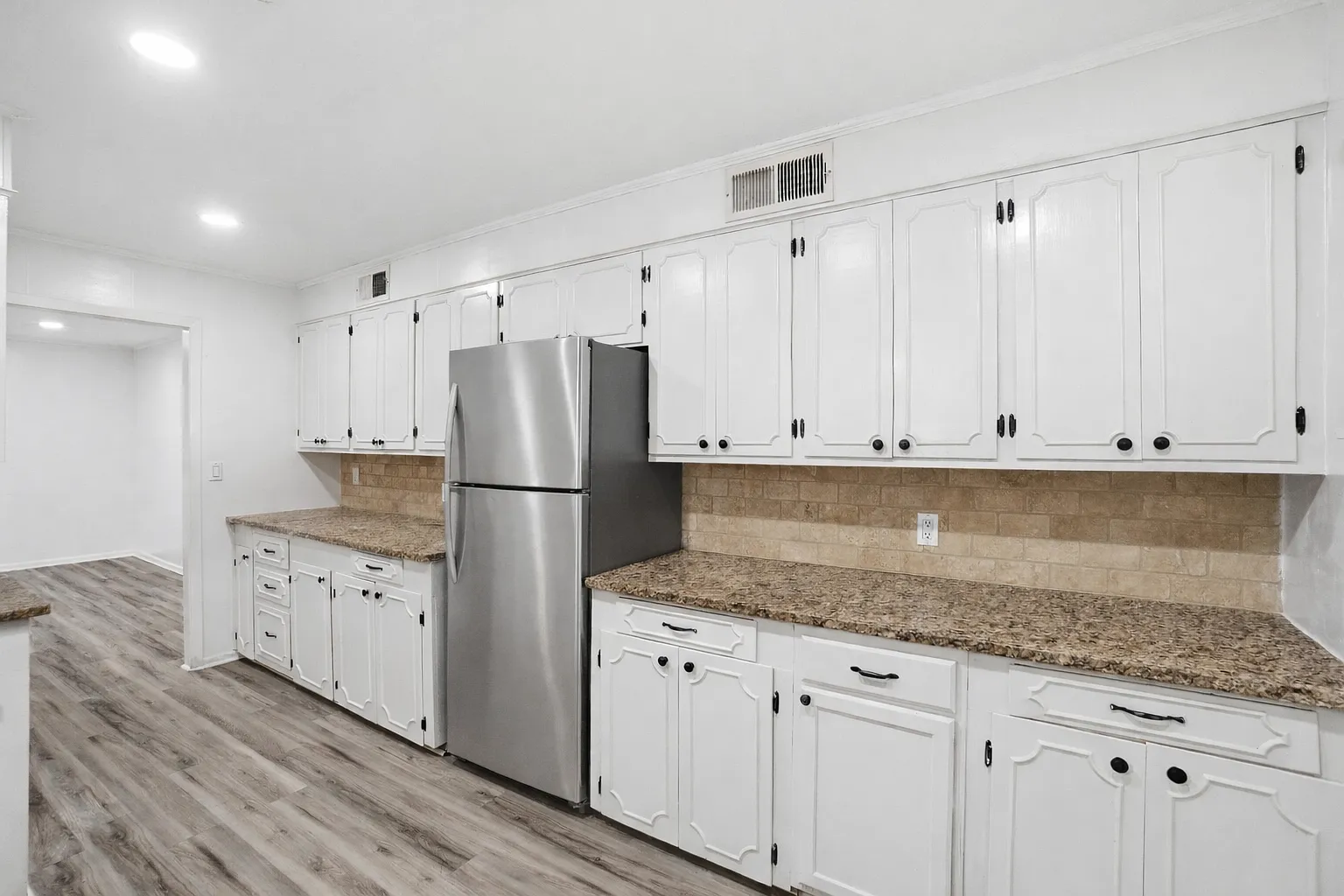 4 bed, 2767 sqft, $2,200 — Photo 4