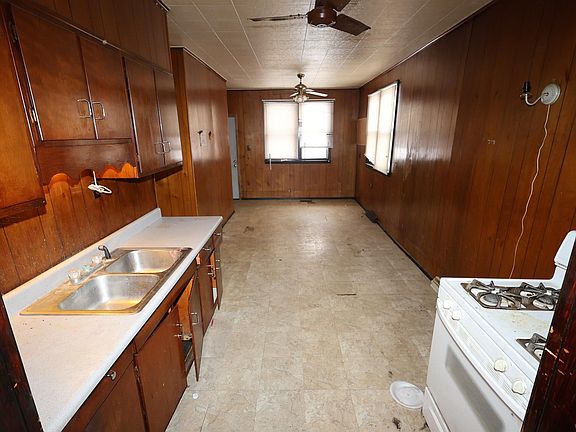 5th image of 1325 S 29th St