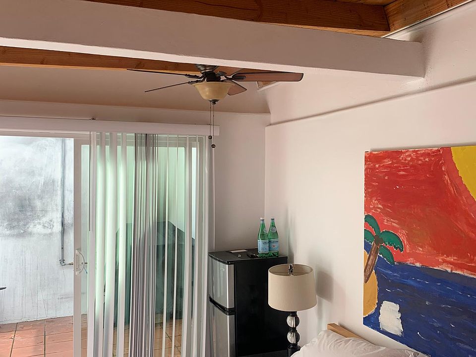 1st image of 1121 Avenida Amantea