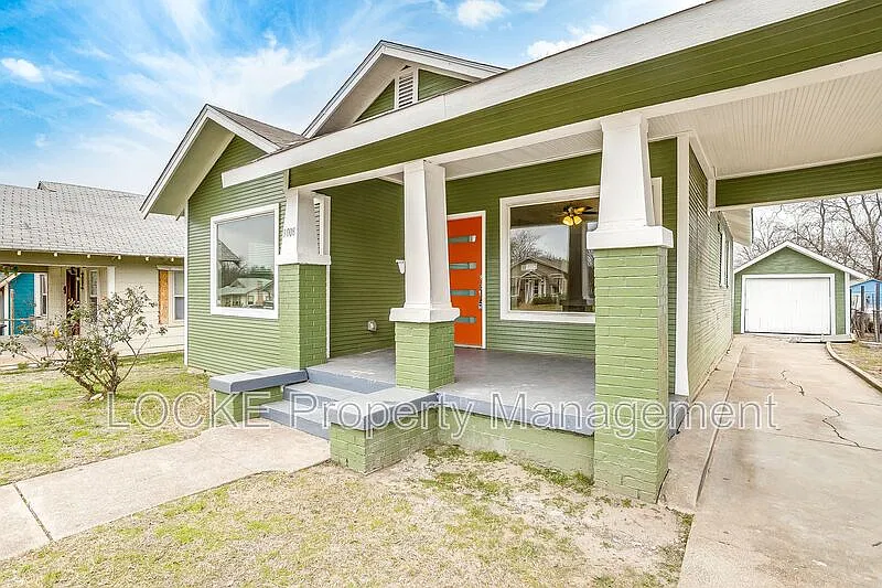 2 bed, 1.5 bath, 1192 sqft, $1,700 — Photo 3