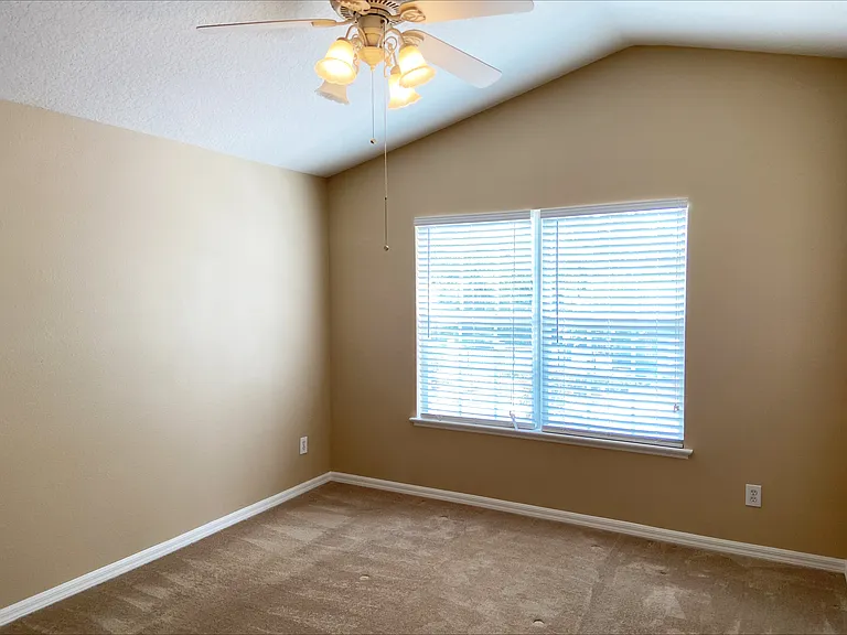 102 Wilton Cir — Photo 7