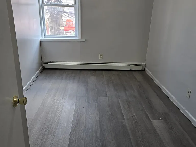 325-329 Grand St #2L — Photo 8