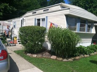 43 Carl Ln #43, Olmsted Falls, OH 44138