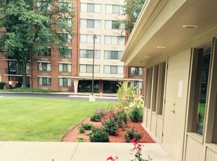 2000 Saint Regis Dr APT 1C, Lombard, IL