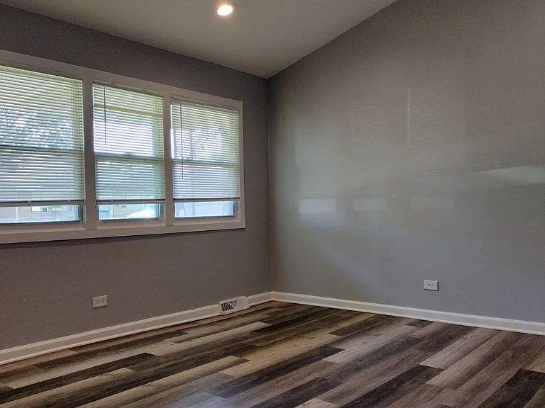 11540 S Peoria St — Photo 4