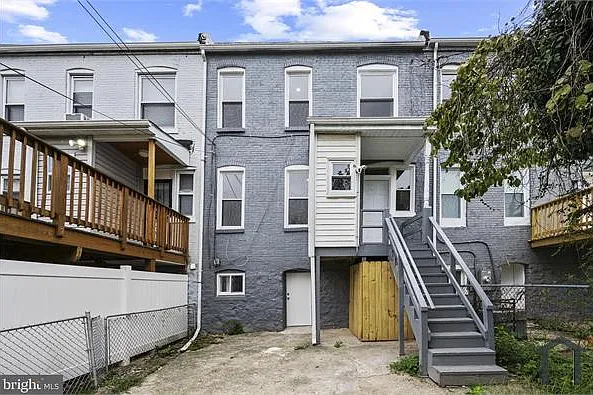 3000 Windsor Ave — Photo 13