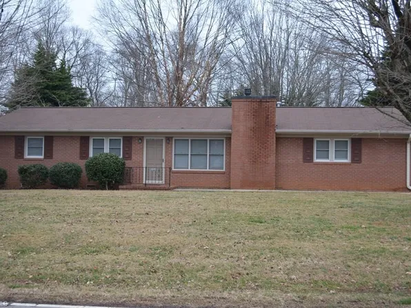 776 Country Club Dr, State Road, NC 28676