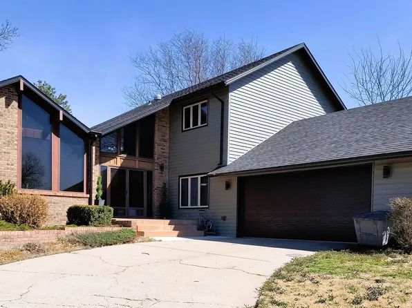 1302 4th Terrace Dr, Larned, KS 67550