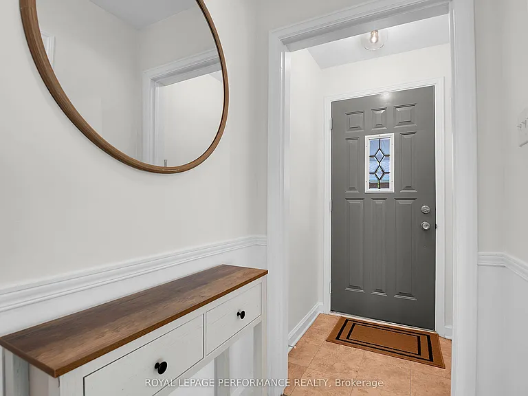 2243 Hillary Ave — Photo 2