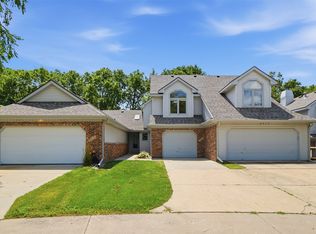 6846 Oakwood Dr, Urbandale, IA 50322
