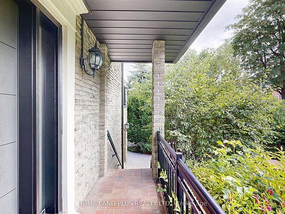 4th image of 50 Stillwater Cres