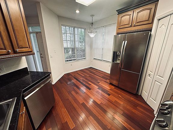 5th image of 3125 Stonewater Dr