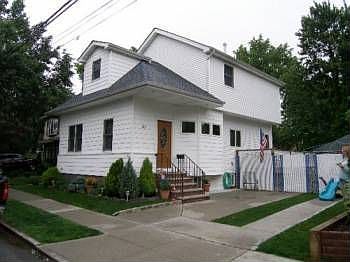 2nd image of 25 Todt Hill Rd