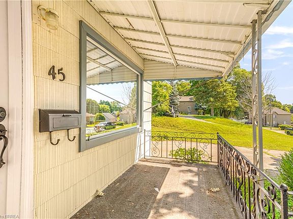 5th image of 45 Wellington St