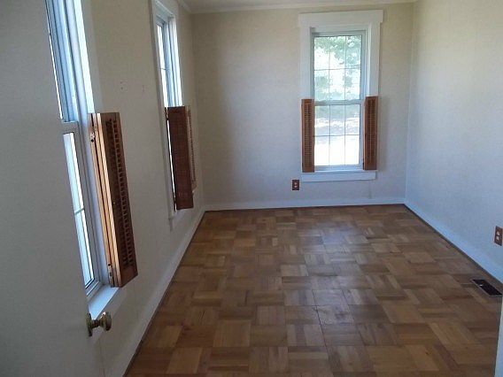 5th image of 322 W 1st St